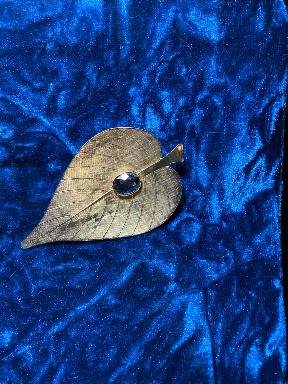 Vintage Gol tone Leaf Blue star Sapphire Stone Gem Brooch Pin Scarf Fall